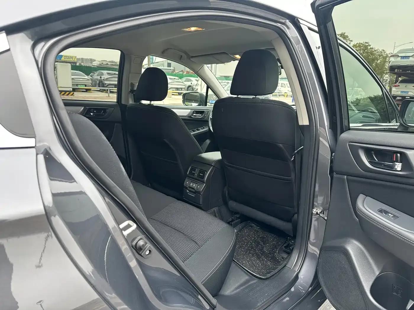 Legacy 2020 2.5i AWD Fashion Edition — миниатюра 26