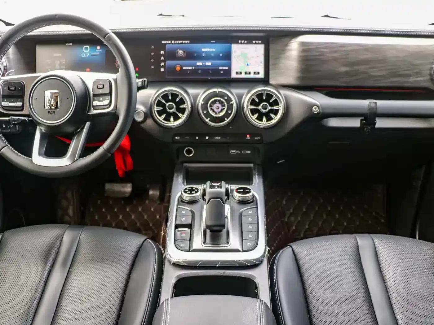 The 2023 Tank 300 City Edition 2.0T is very stylish. — миниатюра 6