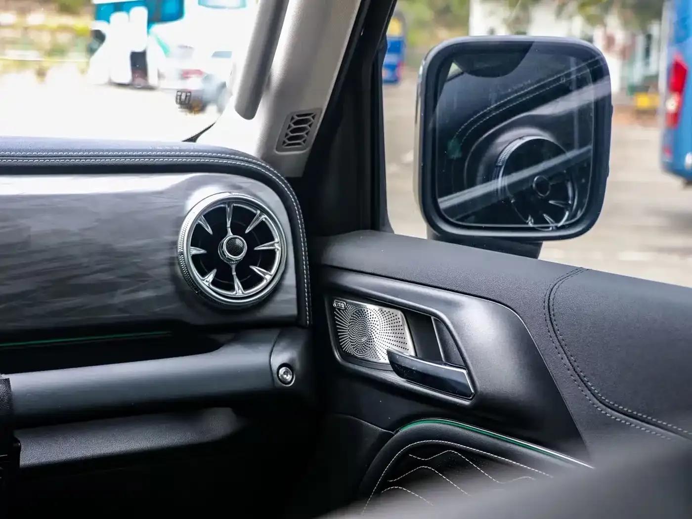 The 2023 Tank 300 City Edition 2.0T is very stylish. — миниатюра 9