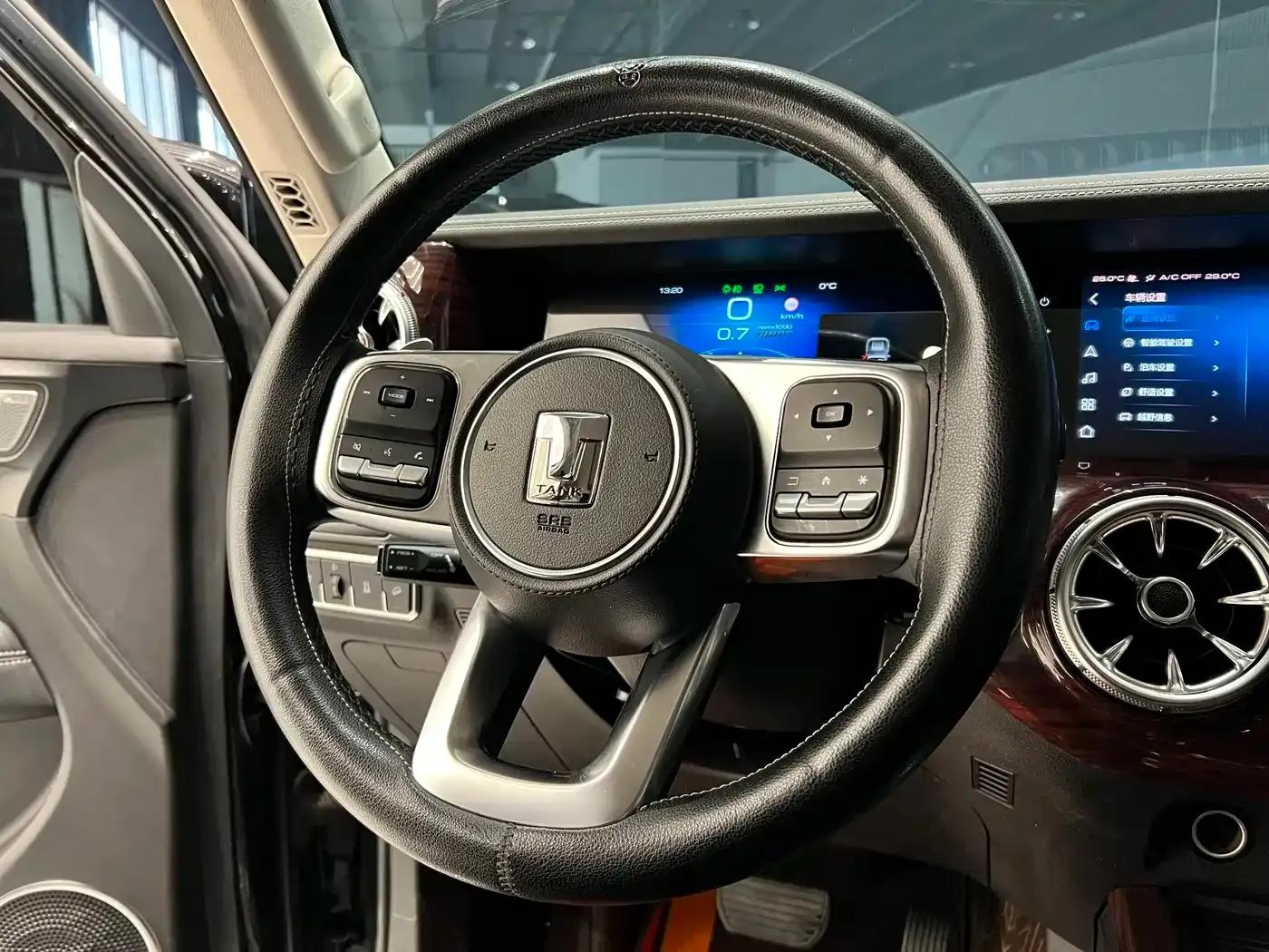 The 2021 Tank 300 City Edition 2.0T is very stylish. — миниатюра 8