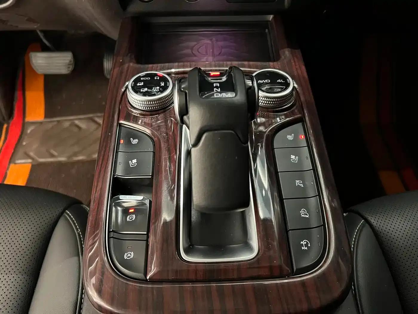 The 2021 Tank 300 City Edition 2.0T is very stylish. — миниатюра 9