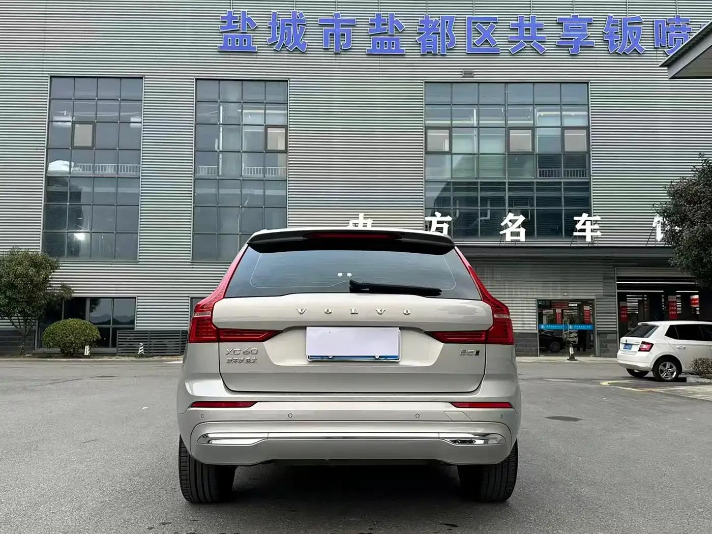 2024 Volvo XC60 B5 AWD Inscription Luxury Edition — миниатюра 3