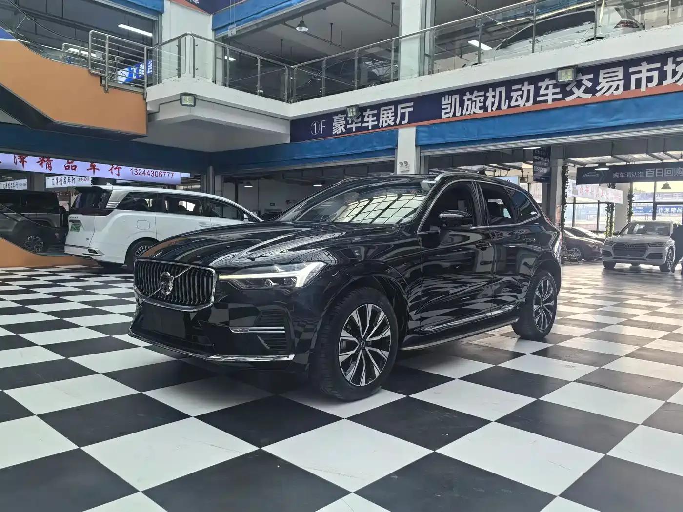 2023 Volvo XC60 B5 AWD Inscription Luxury Edition — миниатюра 1