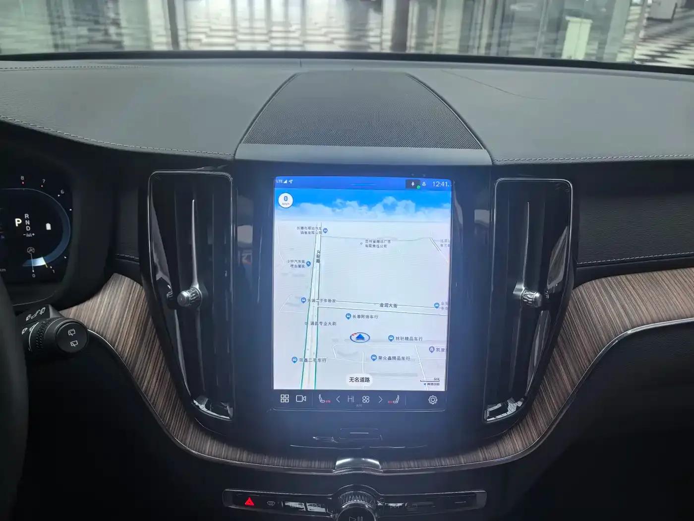 2023 Volvo XC60 B5 AWD Inscription Luxury Edition — миниатюра 13