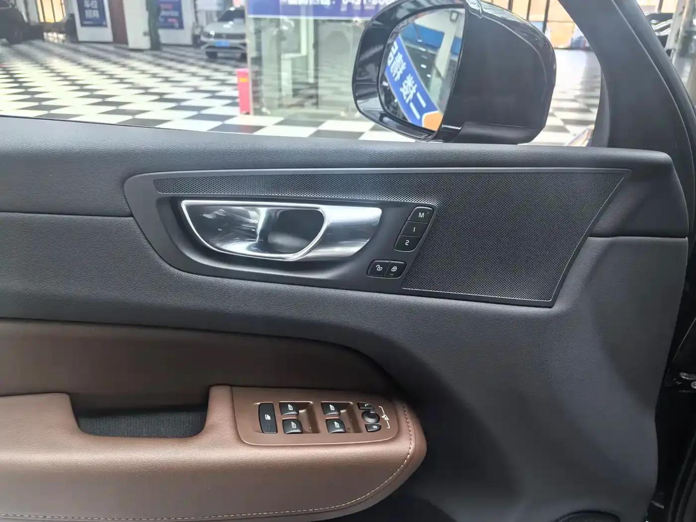 2023 Volvo XC60 B5 AWD Inscription Luxury Edition — миниатюра 16