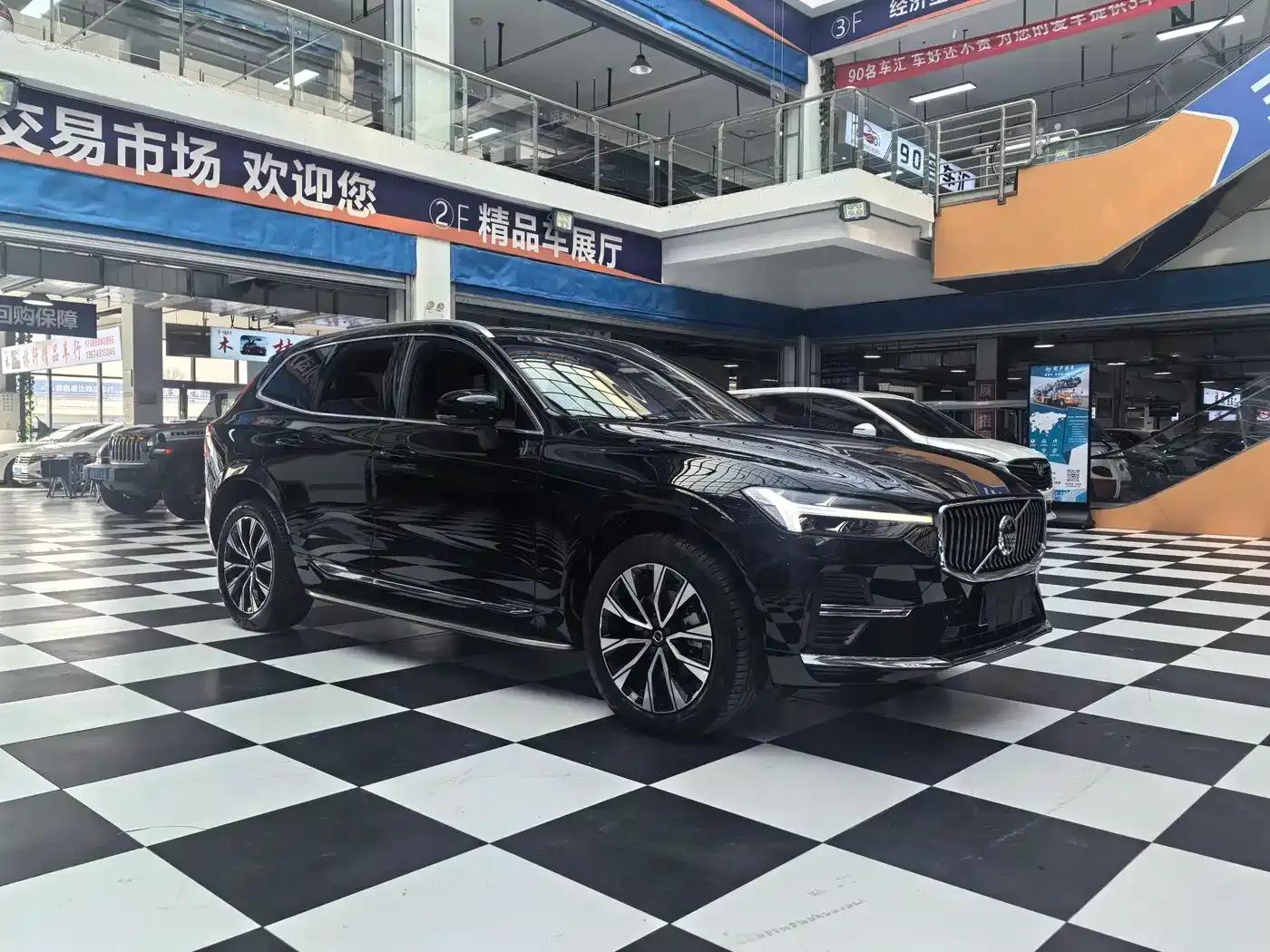 2023 Volvo XC60 B5 AWD Inscription Luxury Edition — миниатюра 3