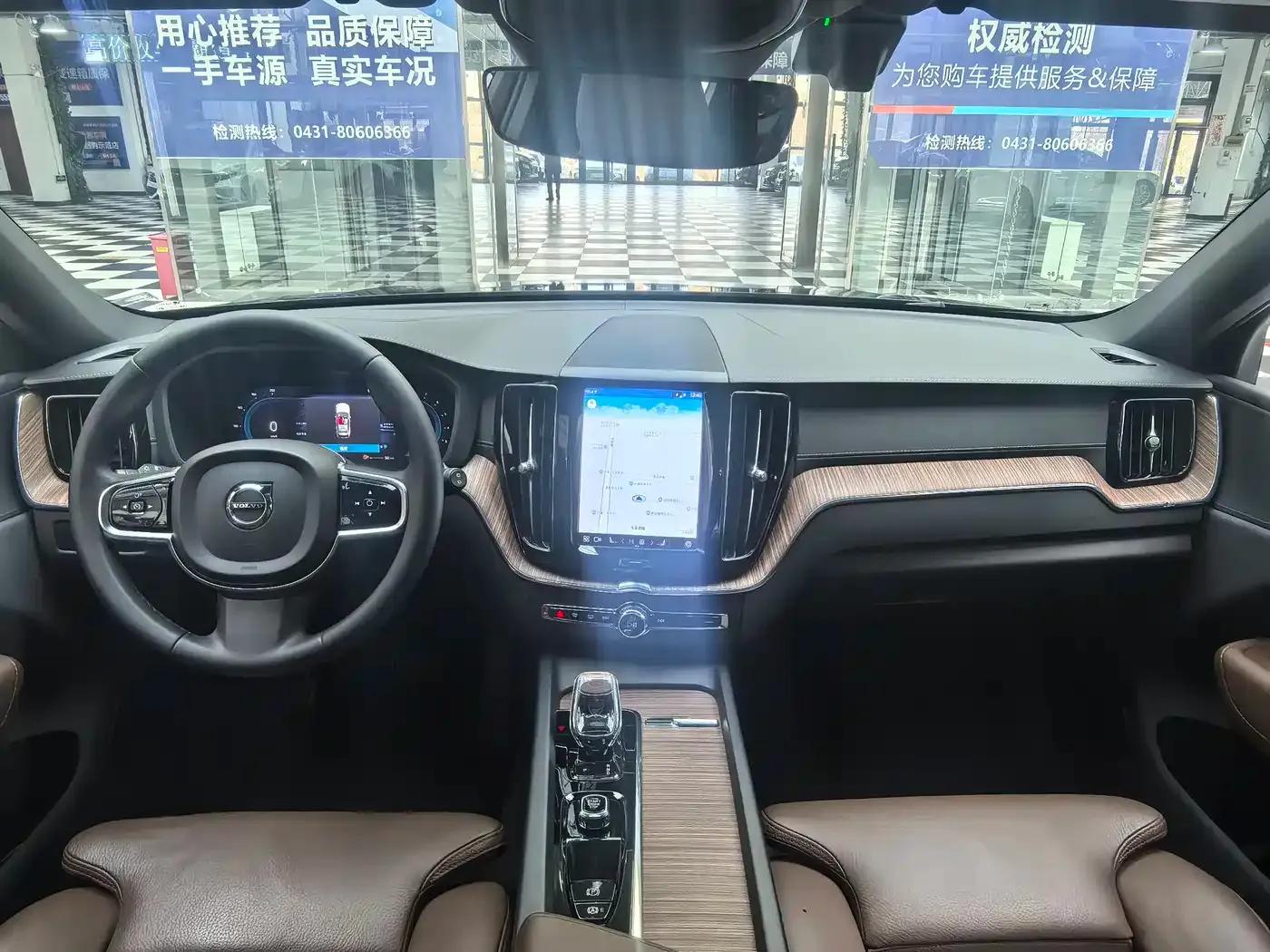 2023 Volvo XC60 B5 AWD Inscription Luxury Edition — миниатюра 10