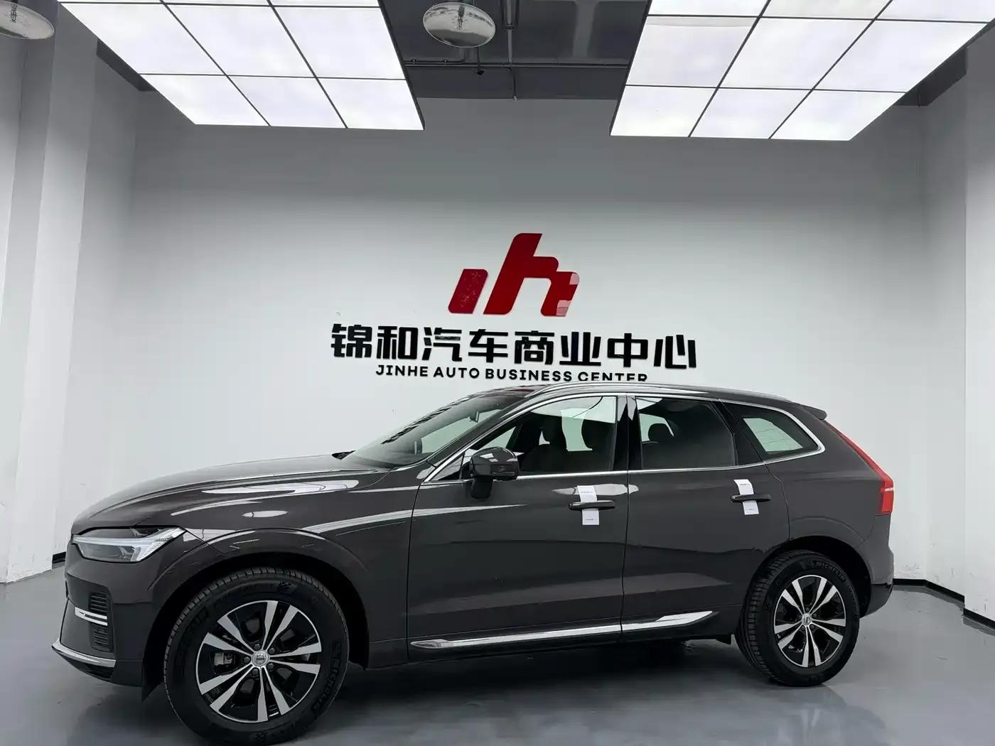 2025 Volvo XC60 B5 AWD Inscription Luxury Edition — миниатюра 1