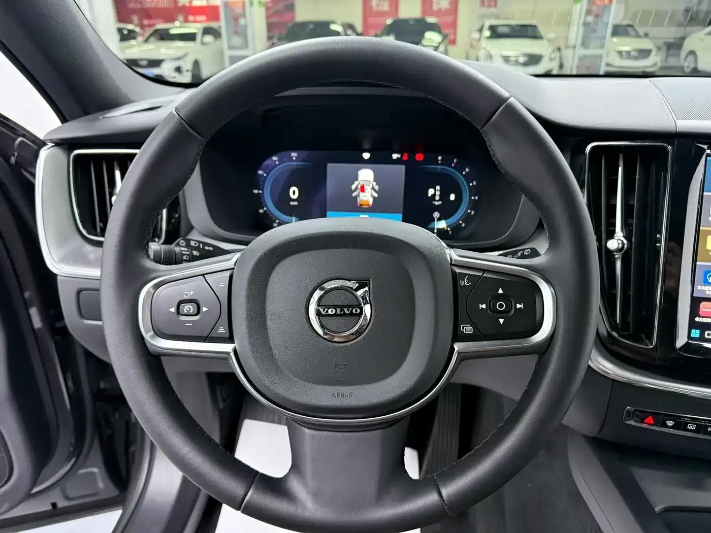 2025 Volvo XC60 B5 AWD Inscription Luxury Edition — миниатюра 2