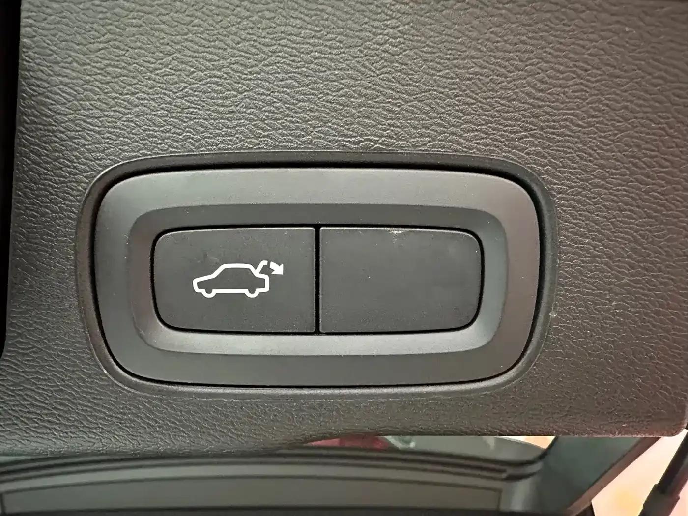 2025 Volvo XC60 B5 AWD Inscription Luxury Edition — миниатюра 11