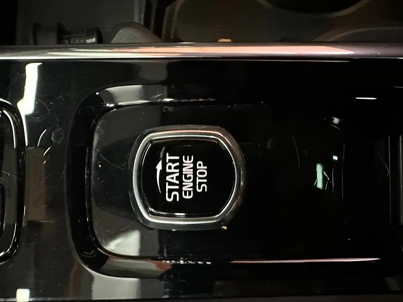 2025 Volvo XC60 B5 AWD Inscription Luxury Edition — миниатюра 14