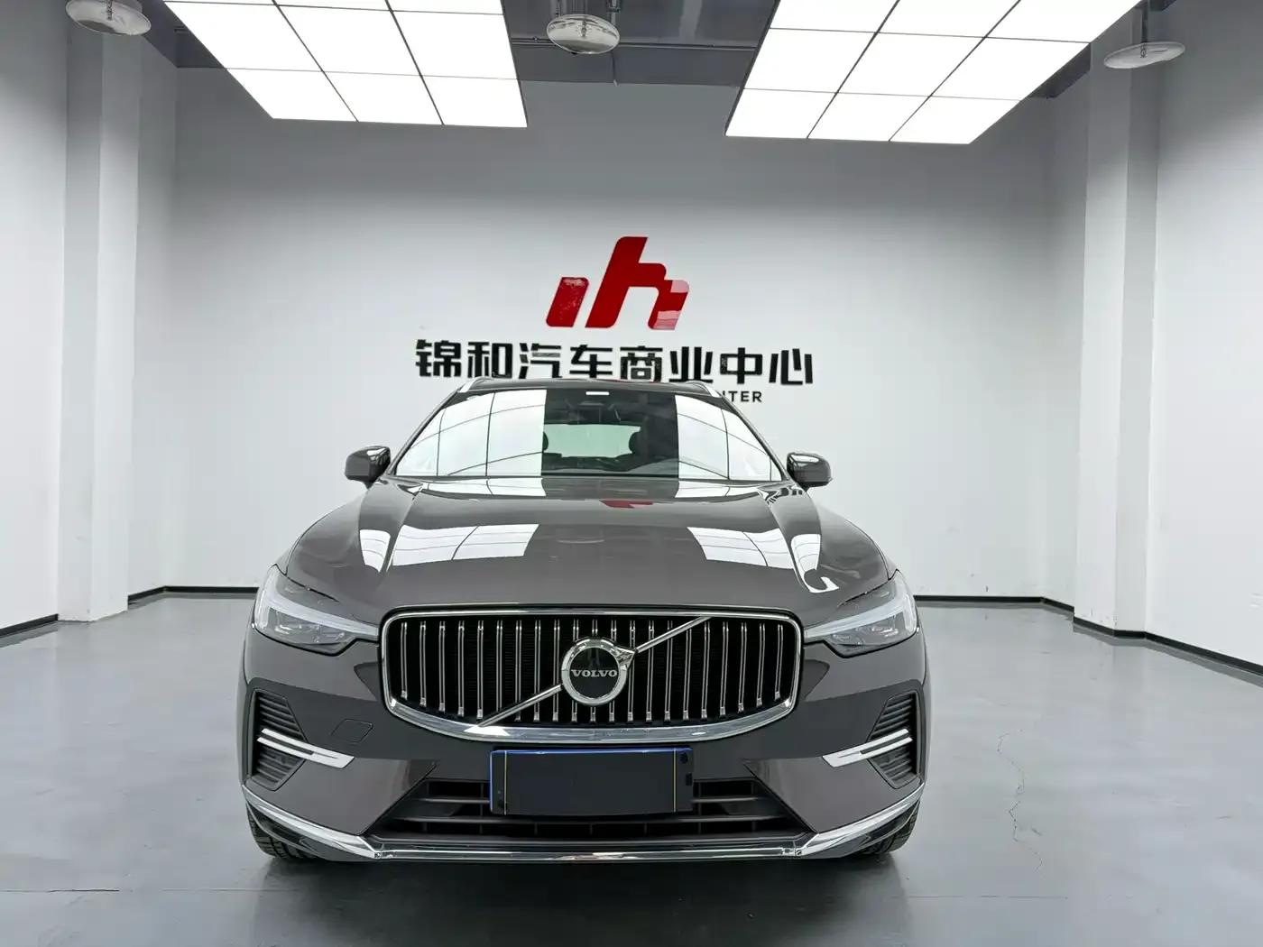 2025 Volvo XC60 B5 AWD Inscription Luxury Edition — миниатюра 5