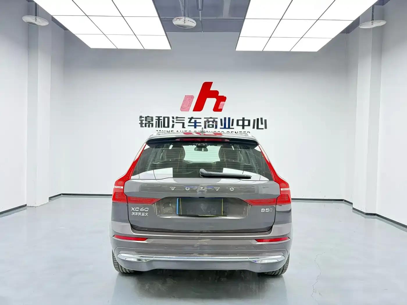 2025 Volvo XC60 B5 AWD Inscription Luxury Edition — миниатюра 9