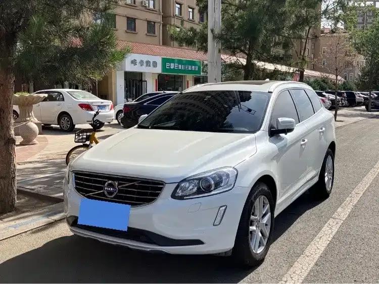 2017 Volvo XC60 T5 AWD Smart Edition — миниатюра 1