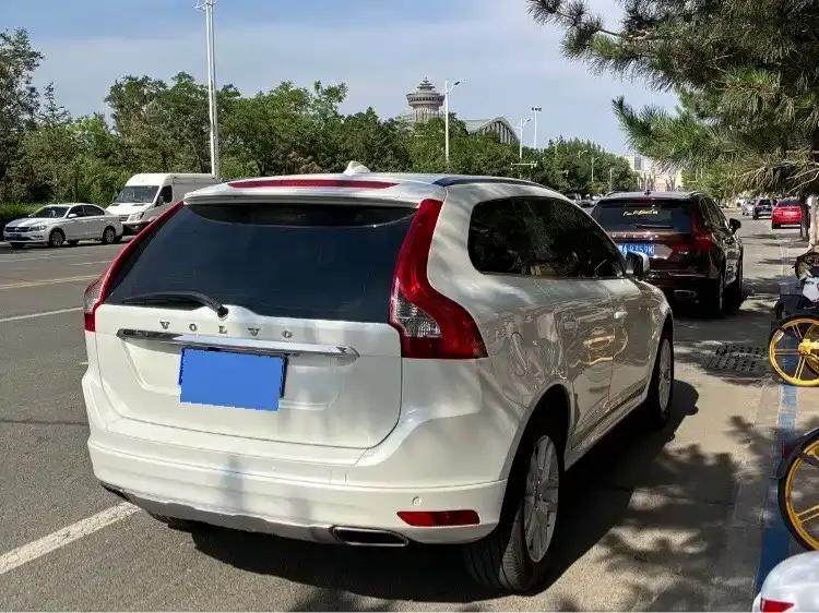 2017 Volvo XC60 T5 AWD Smart Edition — миниатюра 3
