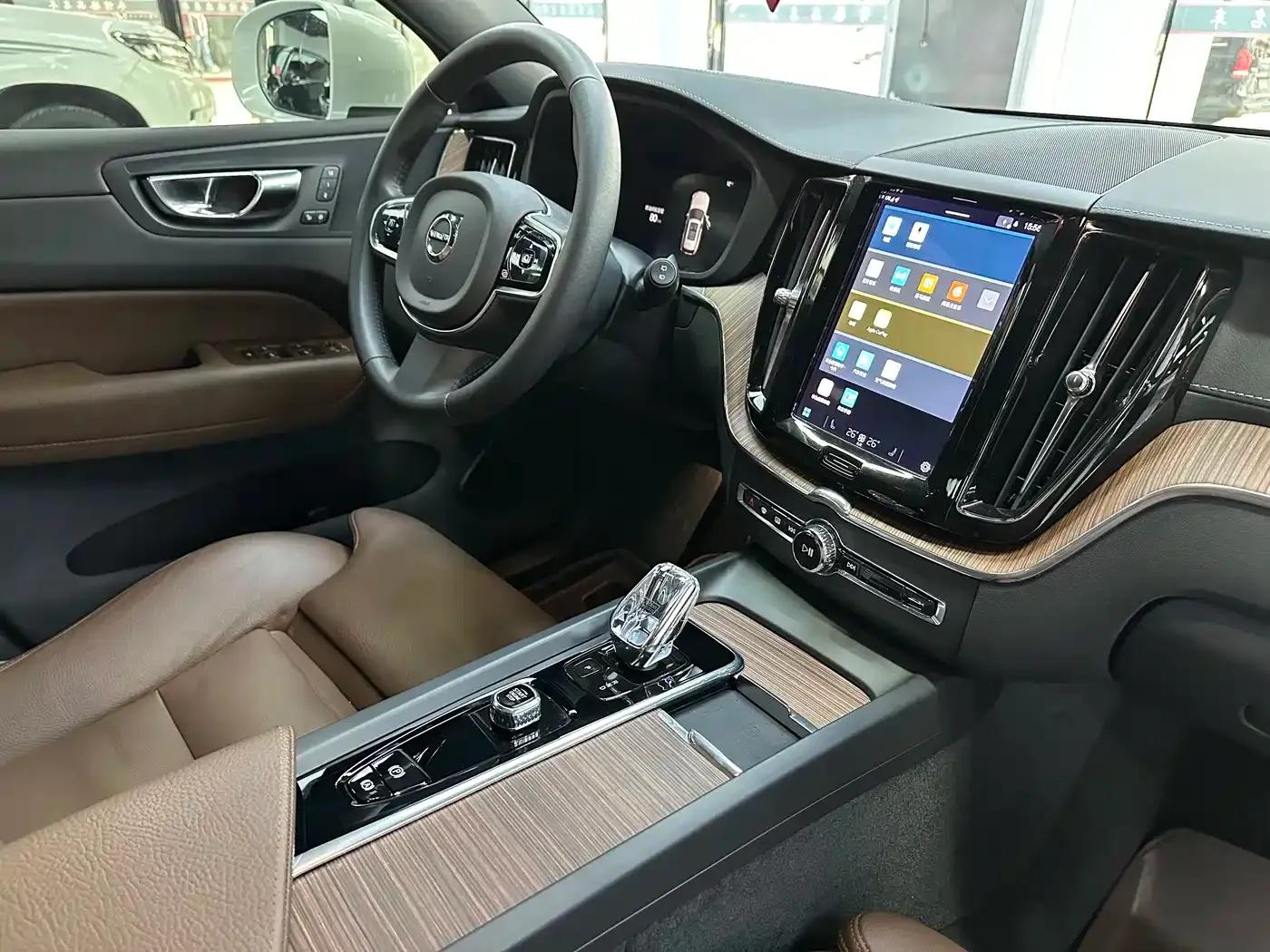 2022 Volvo XC60 B5 AWD Inscription Luxury Edition — миниатюра 13
