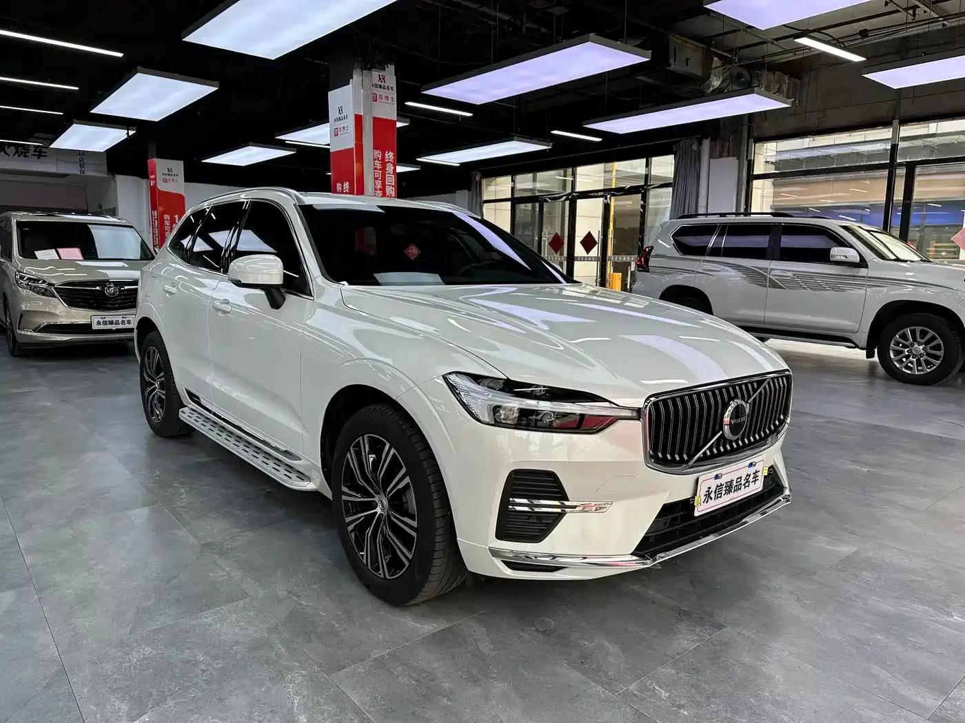 2022 Volvo XC60 B5 AWD Inscription Luxury Edition — миниатюра 3