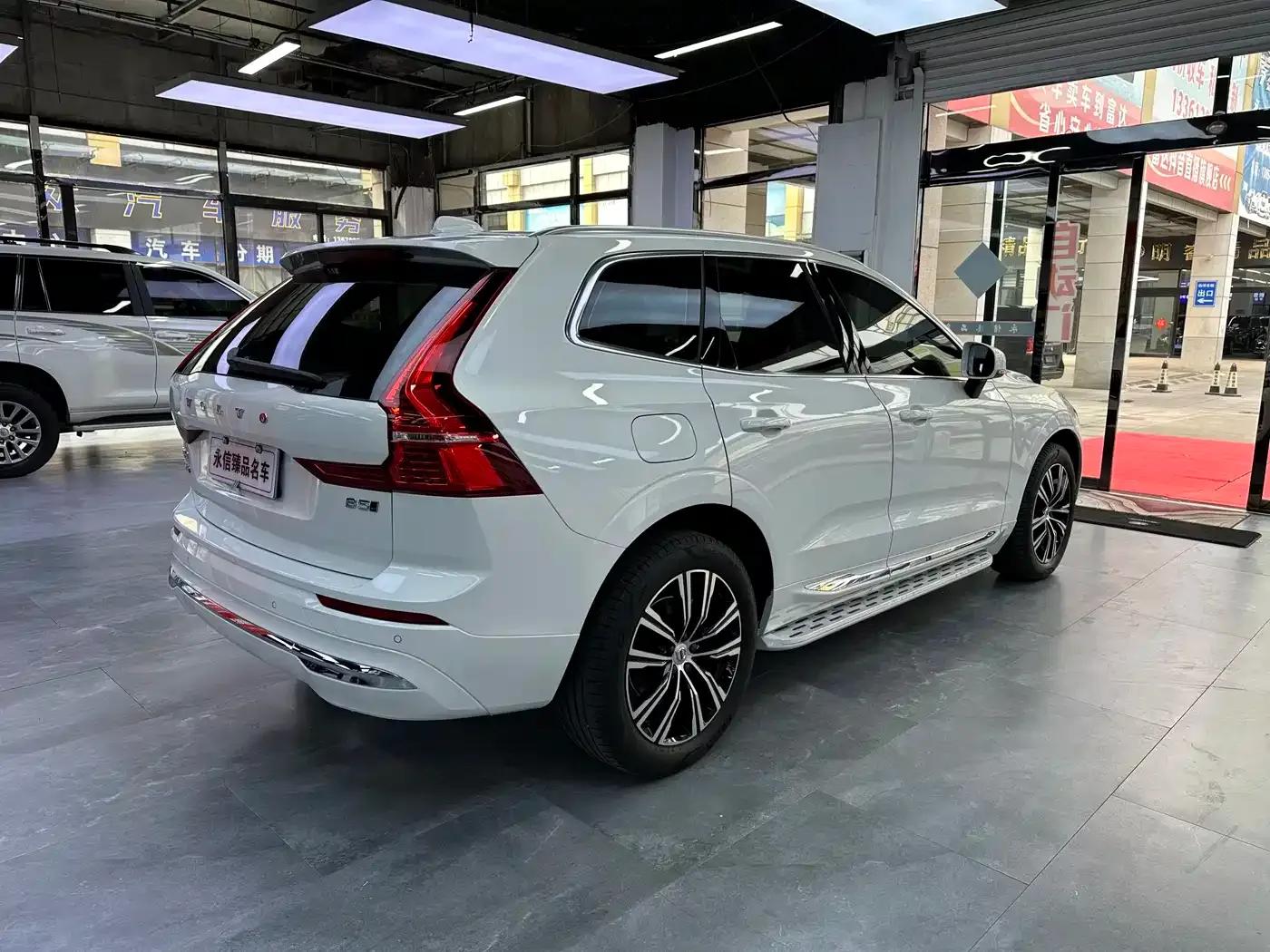2022 Volvo XC60 B5 AWD Inscription Luxury Edition — миниатюра 4