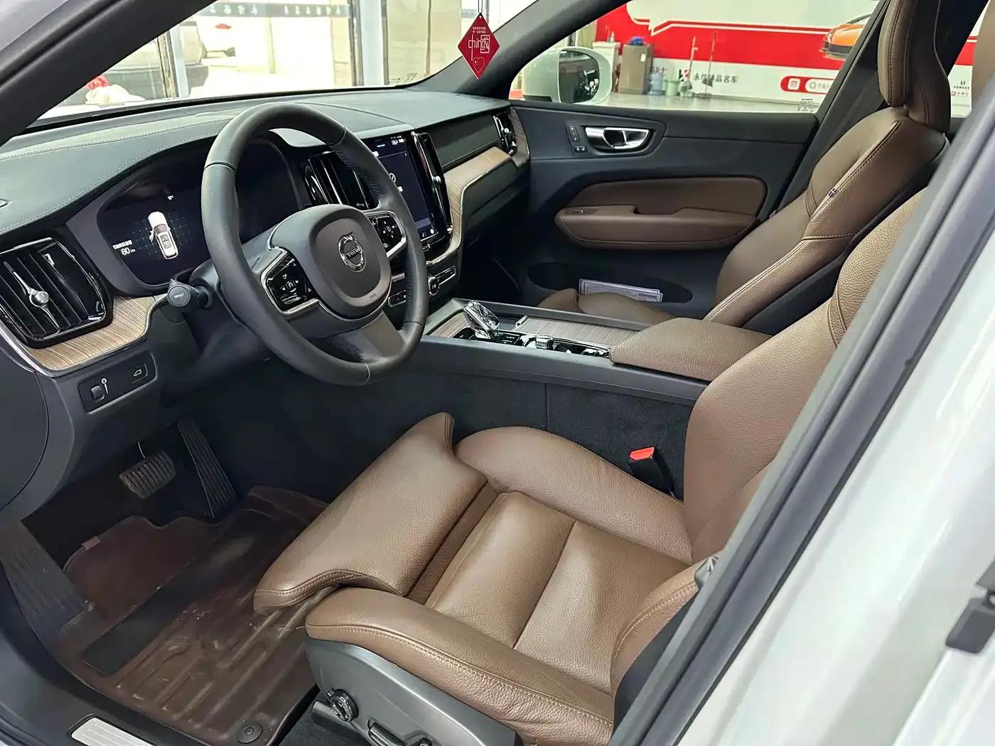 2022 Volvo XC60 B5 AWD Inscription Luxury Edition — миниатюра 7