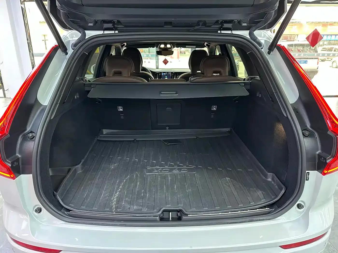 2022 Volvo XC60 B5 AWD Inscription Luxury Edition — миниатюра 10