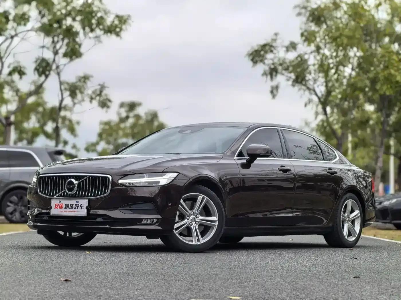 2017 Volvo S90 T4 Smart Edition — миниатюра 1