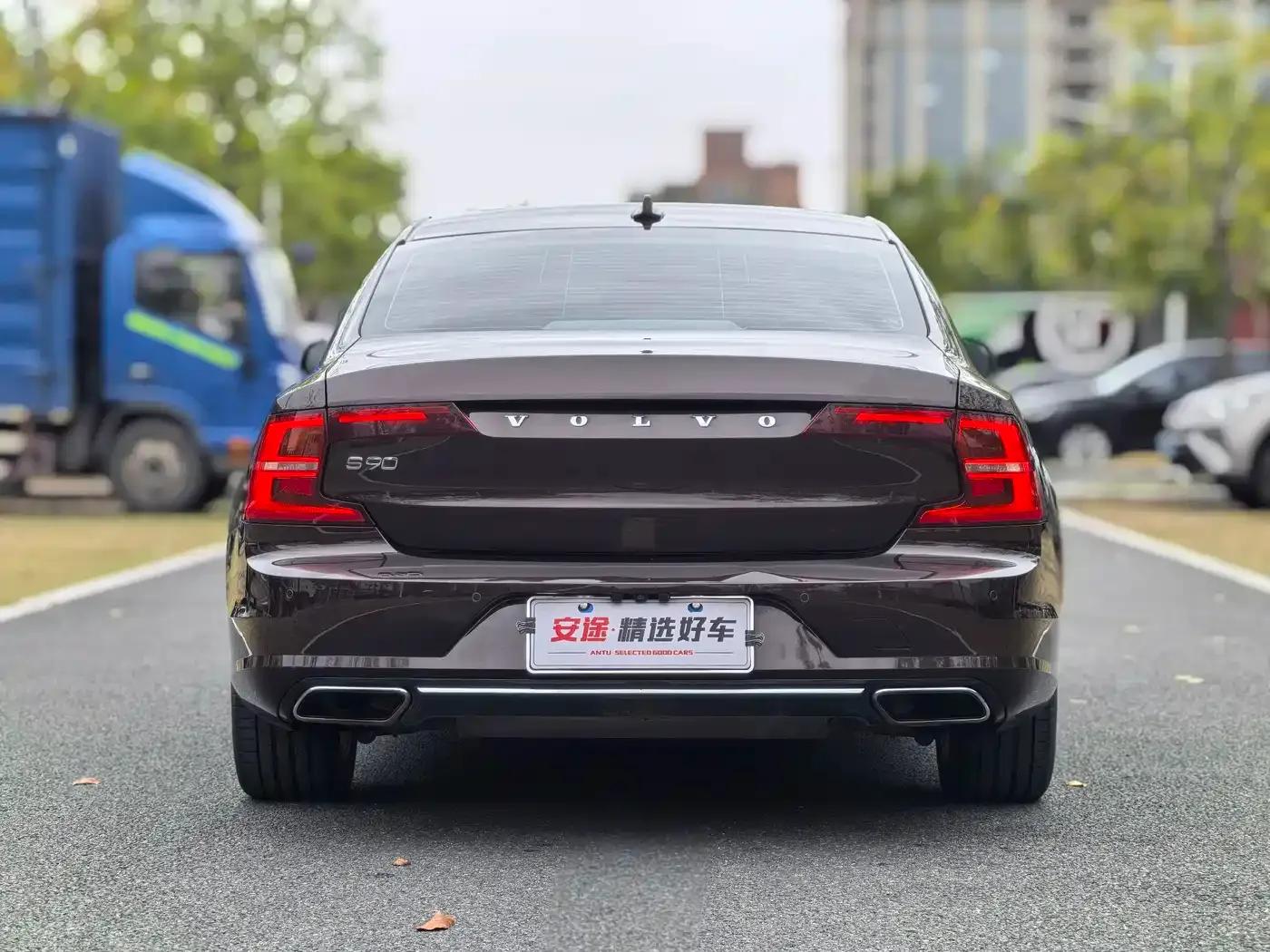 2017 Volvo S90 T4 Smart Edition — миниатюра 4