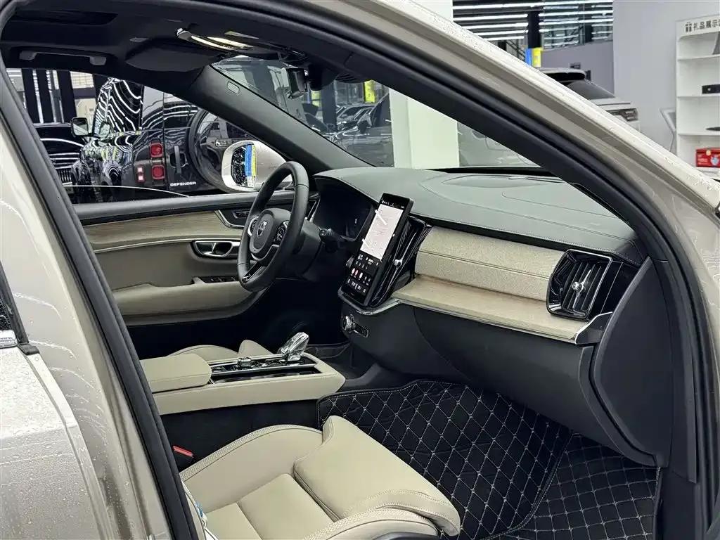 2025 Volvo XC90 Facelift B6 Smart Luxury Edition 6-seater — миниатюра 8