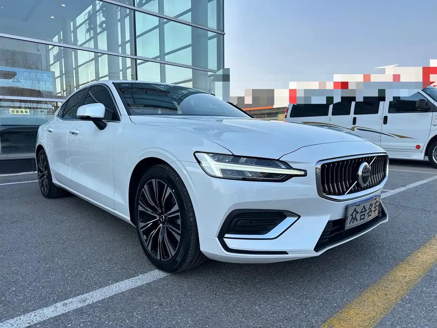 2023 Volvo S60 B4 Smart Luxury Edition — миниатюра 3