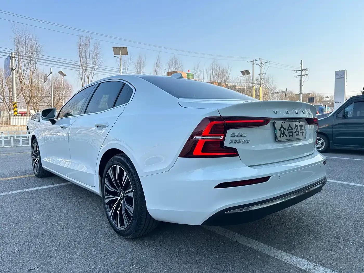 2023 Volvo S60 B4 Smart Luxury Edition — миниатюра 5