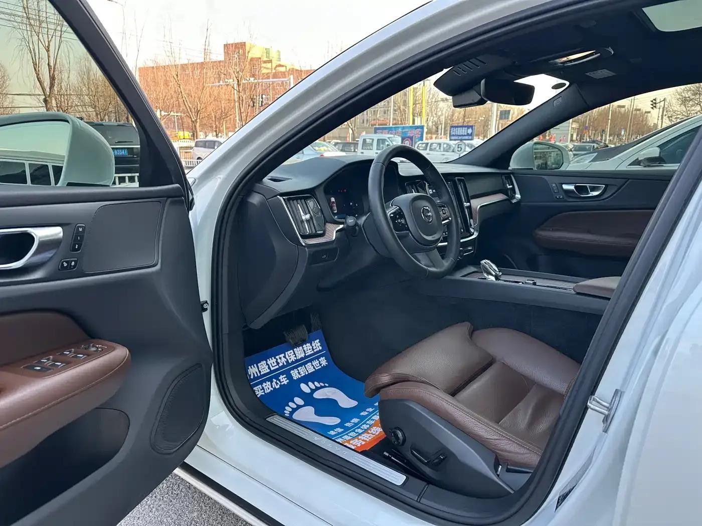 2023 Volvo S60 B4 Smart Luxury Edition — миниатюра 8