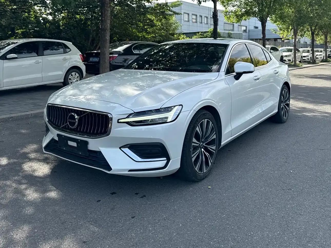 2024 Volvo S60 B4 Smart Luxury Edition — миниатюра 1