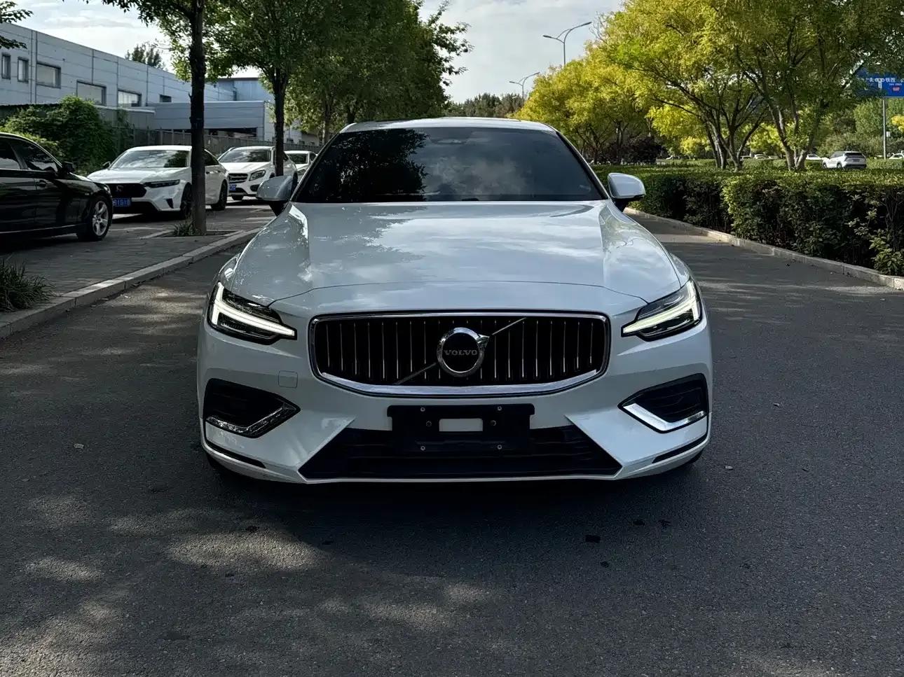 2024 Volvo S60 B4 Smart Luxury Edition — миниатюра 2