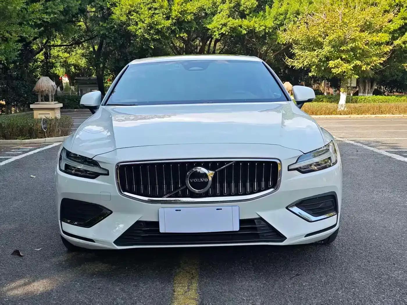2024 Volvo S60 B4 Smart Luxury Edition — миниатюра 2