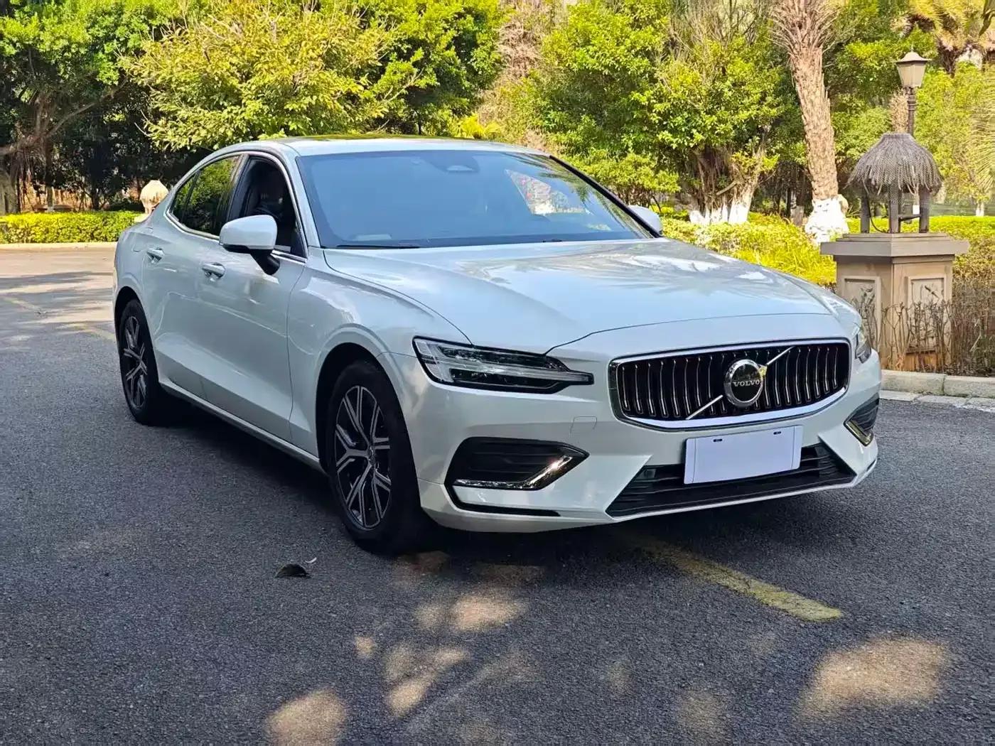 2024 Volvo S60 B4 Smart Luxury Edition — миниатюра 3