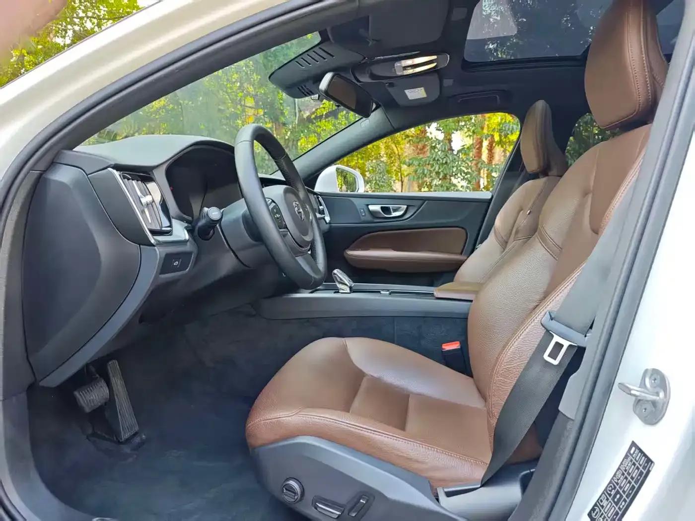 2024 Volvo S60 B4 Smart Luxury Edition — миниатюра 4