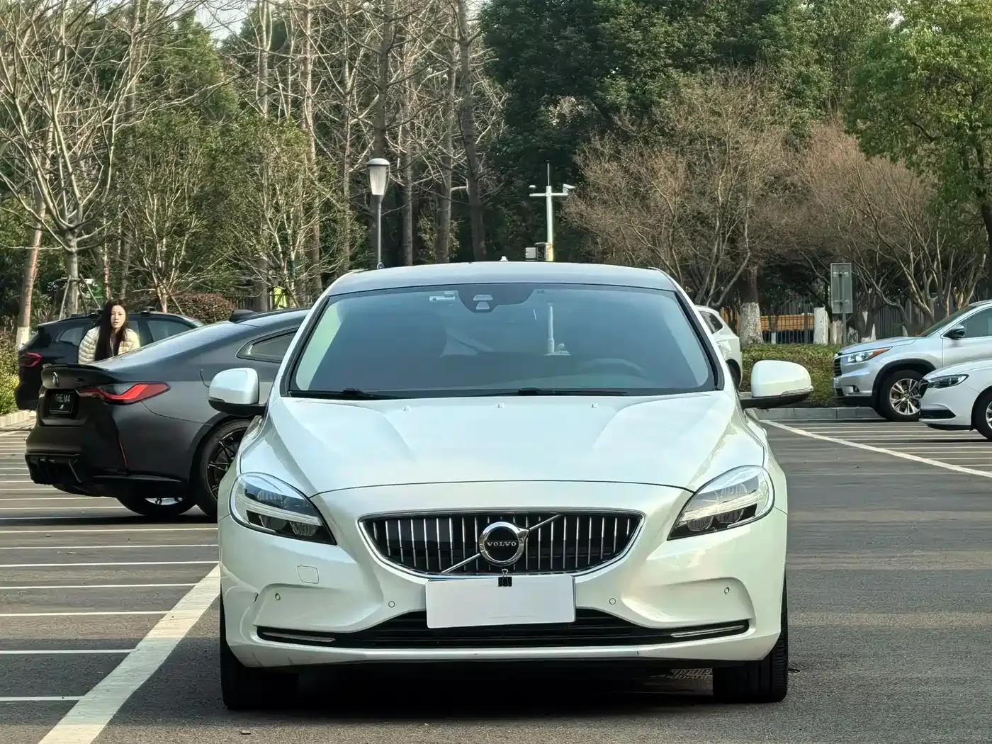 2017 Volvo V40 T4 Smart Edition — миниатюра 2