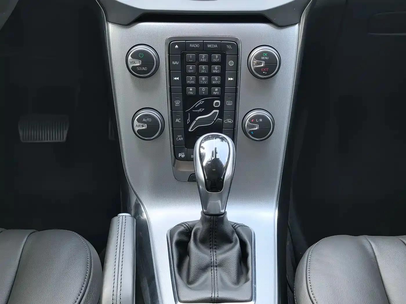 2017 Volvo V40 T4 Smart Edition — миниатюра 13