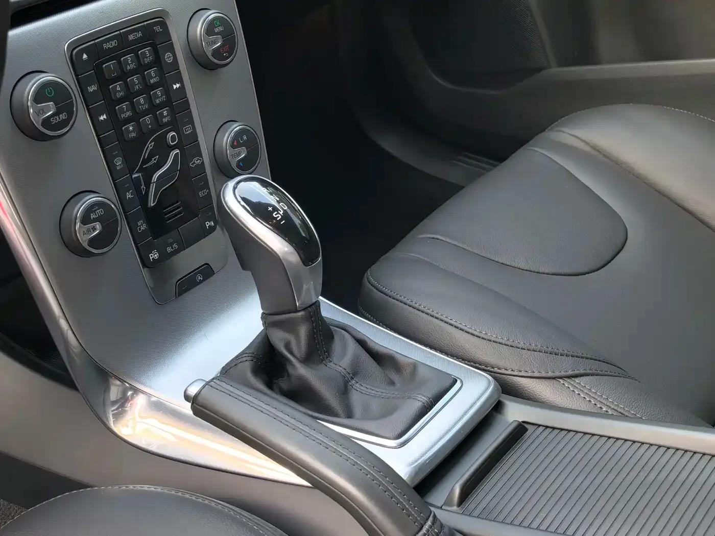2017 Volvo V40 T4 Smart Edition — миниатюра 14
