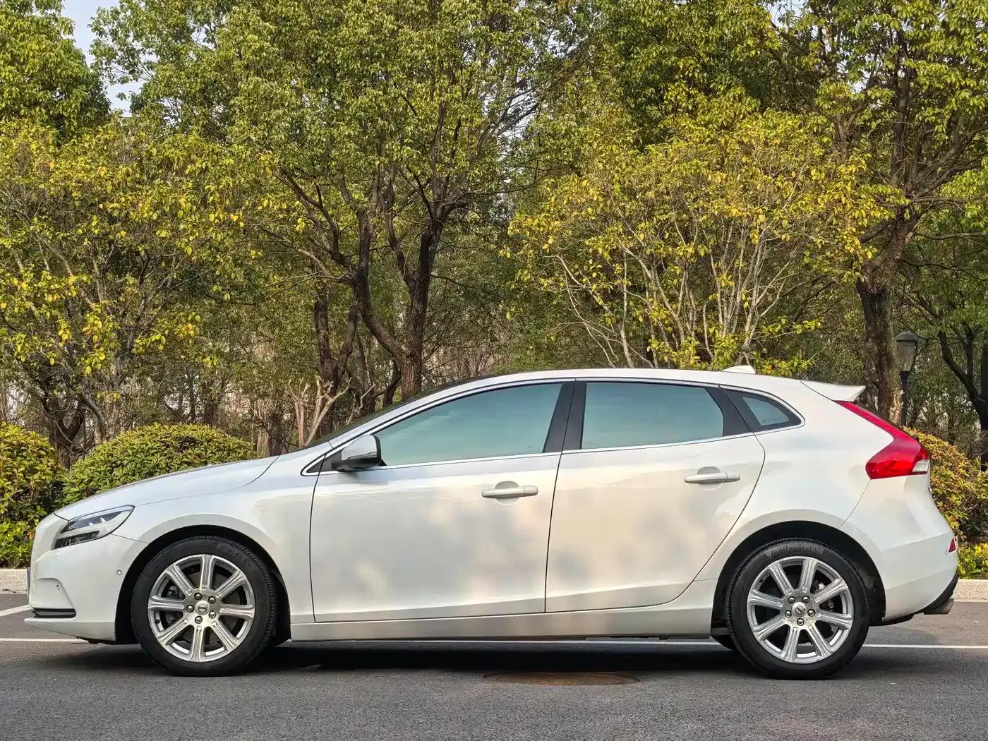 2017 Volvo V40 T4 Smart Edition — миниатюра 3