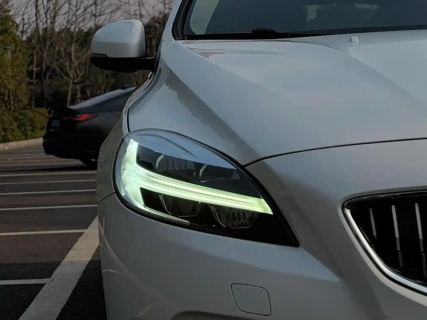 2017 Volvo V40 T4 Smart Edition — миниатюра 6