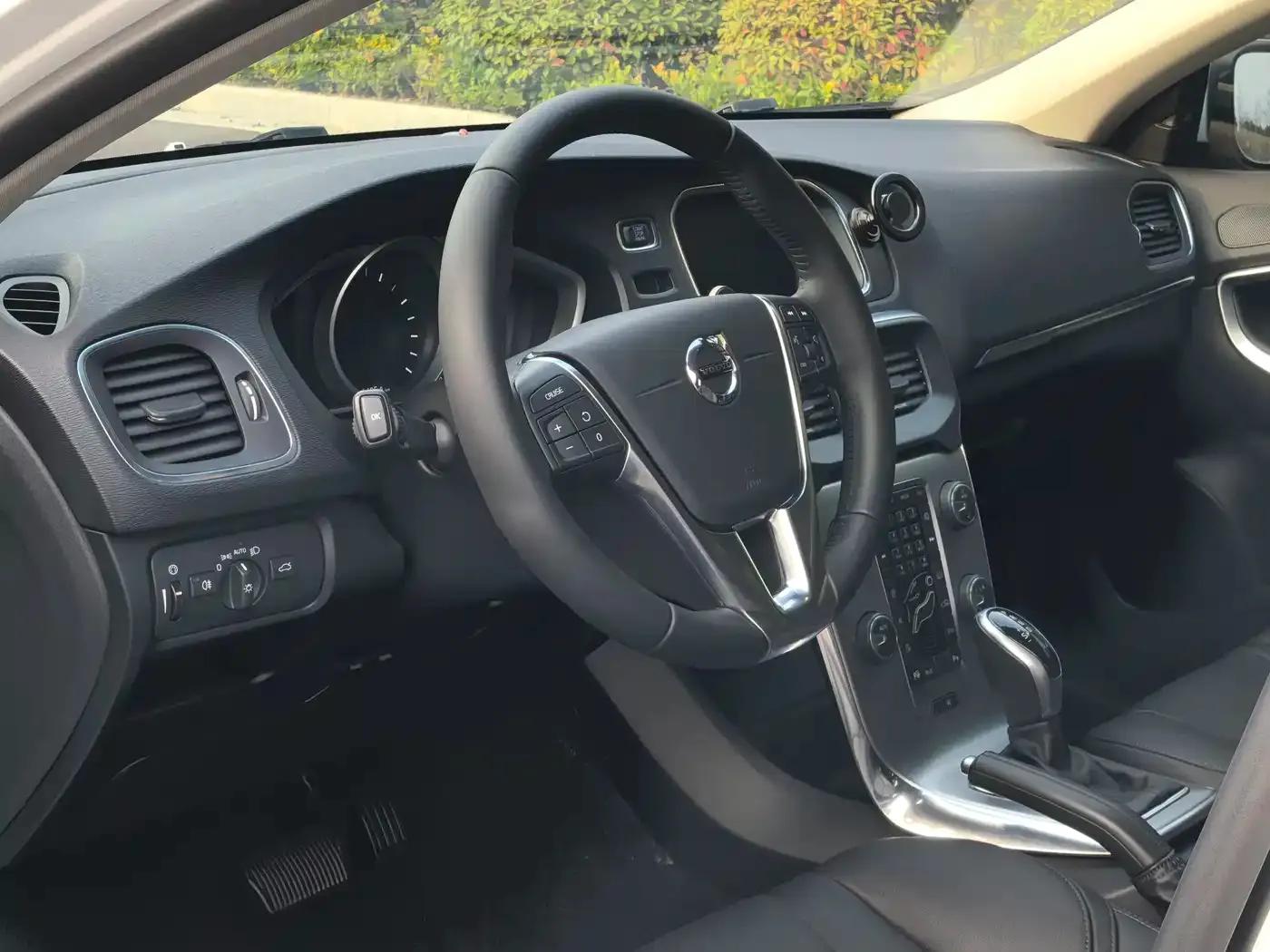 2017 Volvo V40 T4 Smart Edition — миниатюра 7