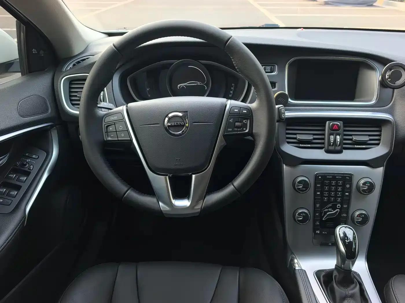 2017 Volvo V40 T4 Smart Edition — миниатюра 9