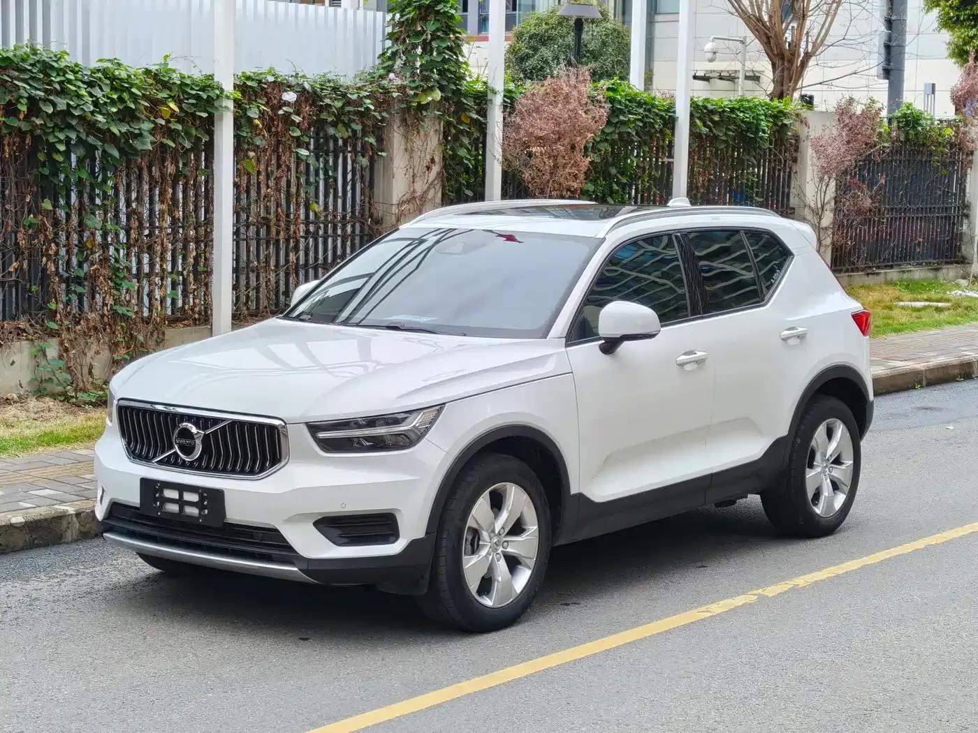 2021 Volvo XC40 T3 Smart Fashion Edition — миниатюра 1