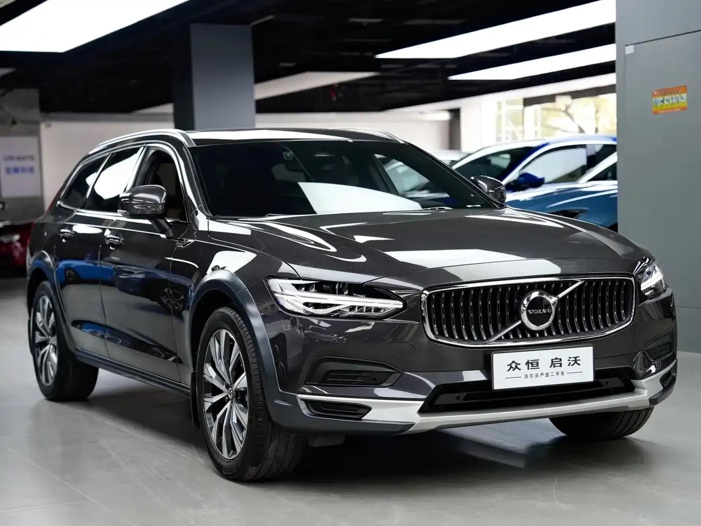 2023 Volvo V90 Cross Country B5 AWD Smart Edition — миниатюра 3