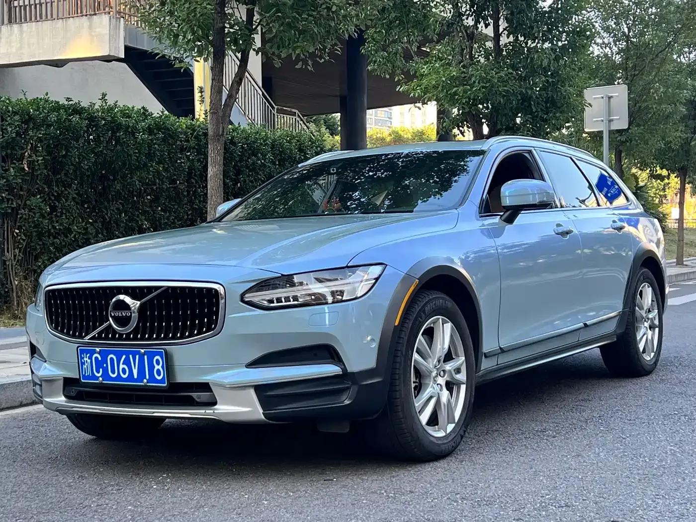 2017 Volvo V90 Cross Country T5 AWD Smart Edition — миниатюра 1