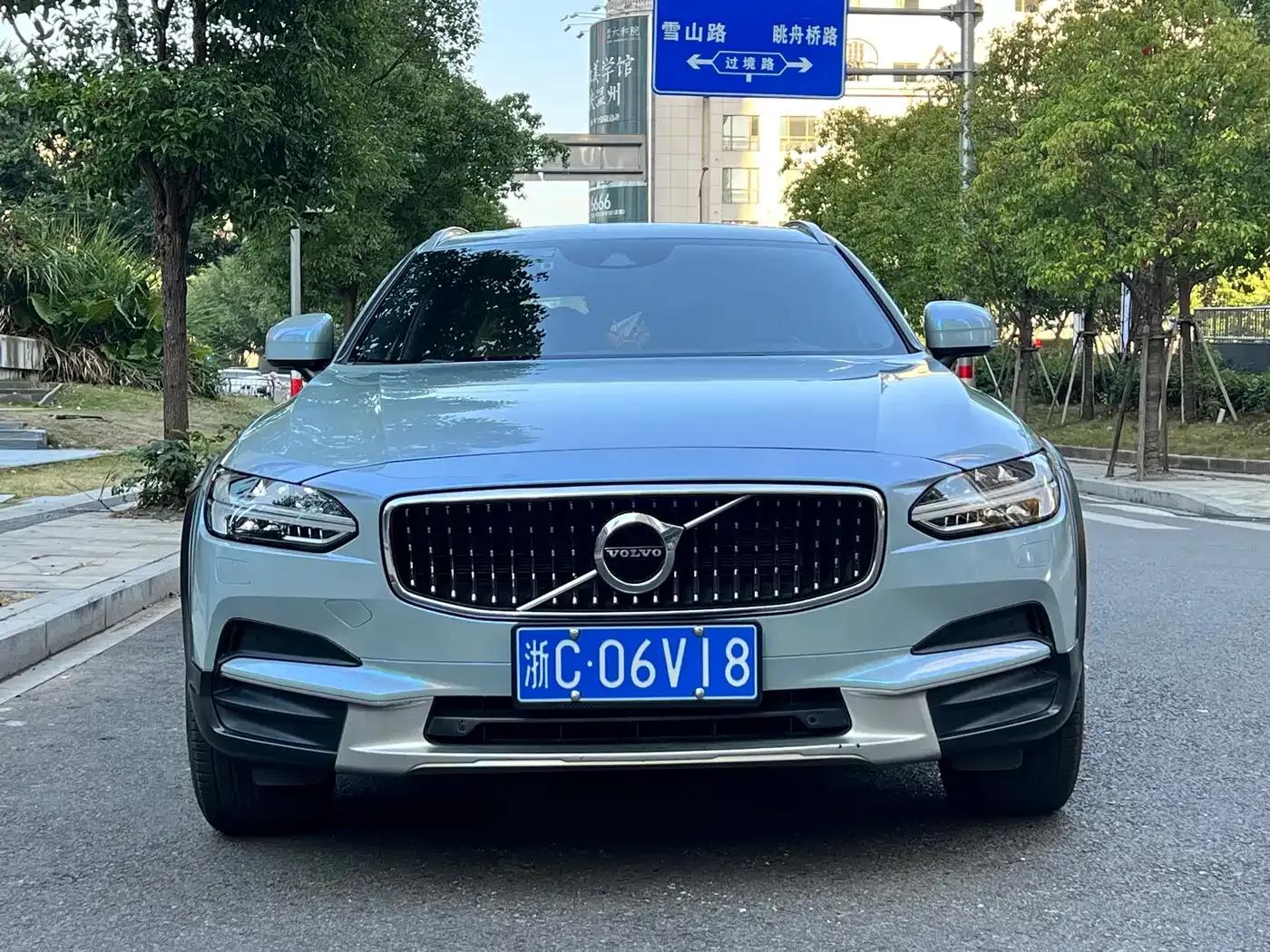 2017 Volvo V90 Cross Country T5 AWD Smart Edition — миниатюра 2