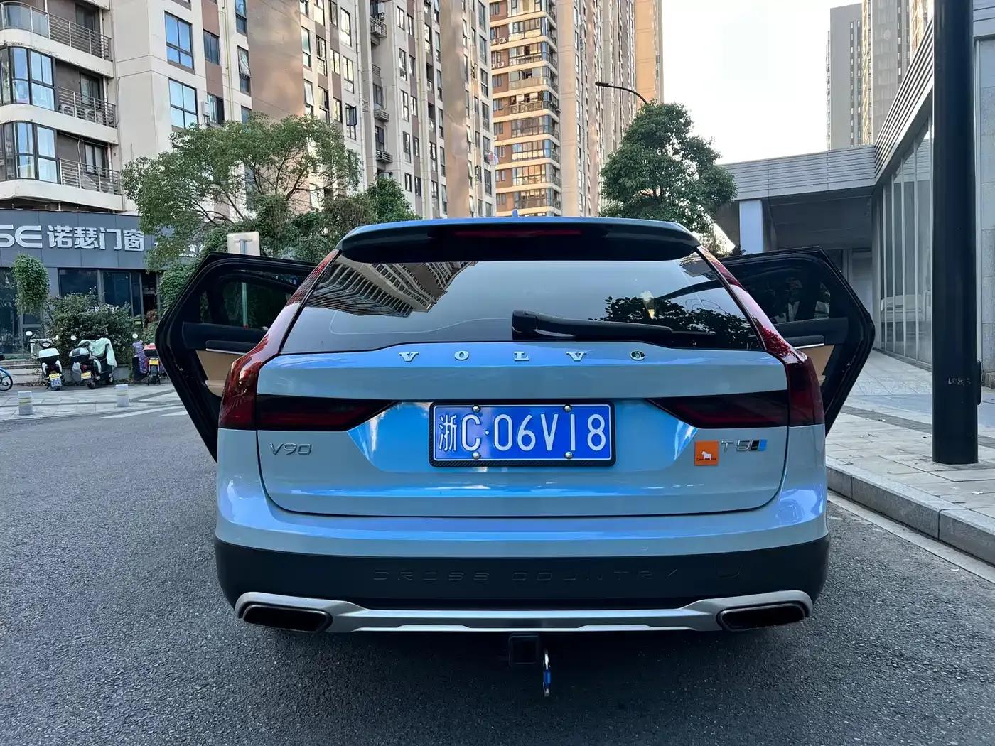 2017 Volvo V90 Cross Country T5 AWD Smart Edition — миниатюра 16