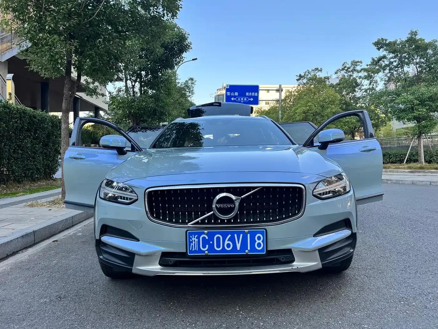 2017 Volvo V90 Cross Country T5 AWD Smart Edition — миниатюра 24
