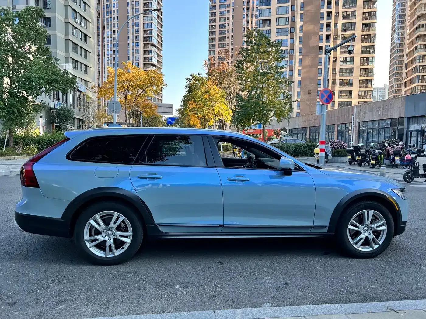 2017 Volvo V90 Cross Country T5 AWD Smart Edition — миниатюра 4