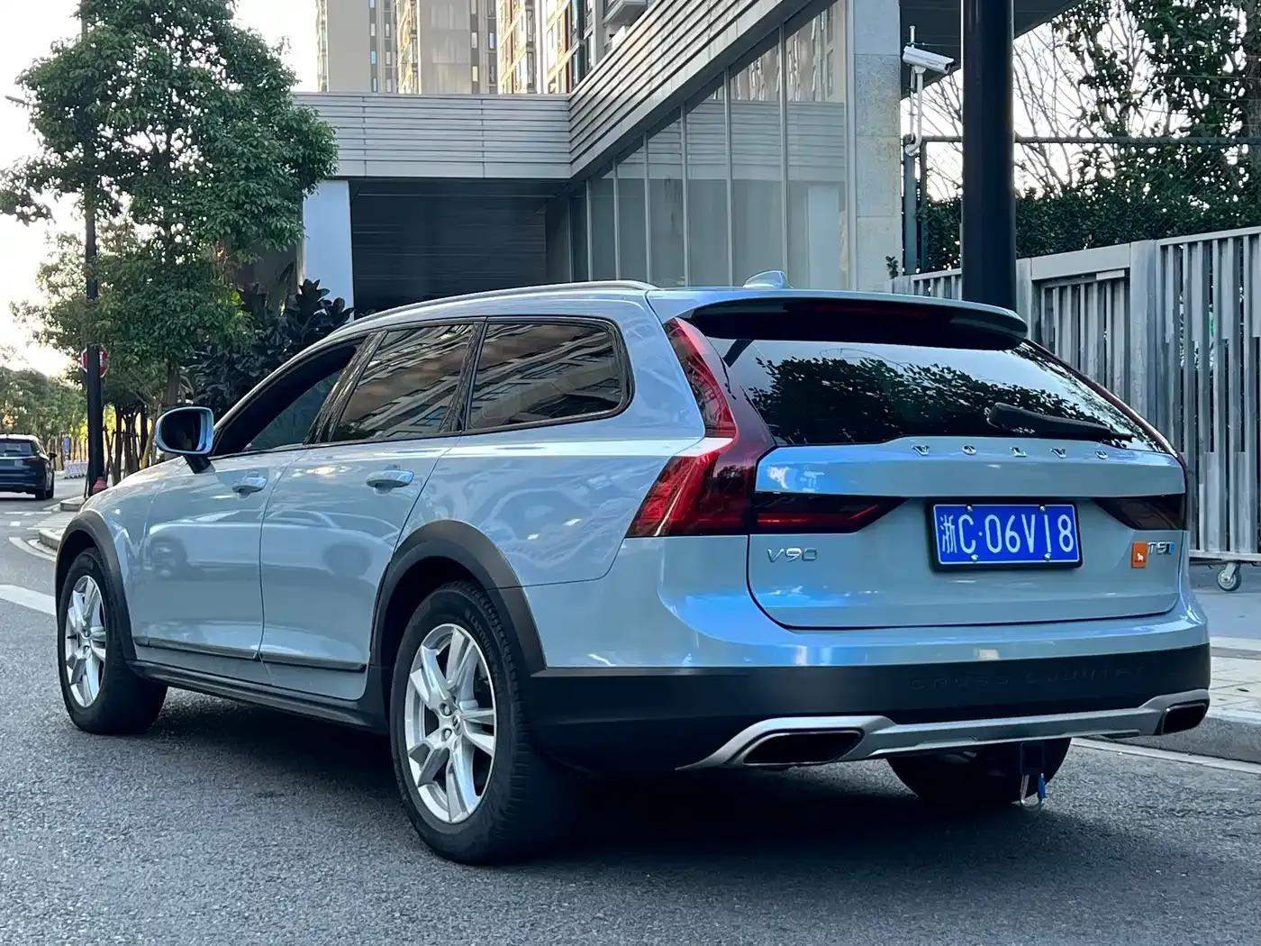 2017 Volvo V90 Cross Country T5 AWD Smart Edition — миниатюра 7